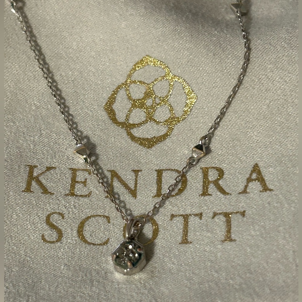 Kendra Scott Nola Silver Pendant Necklace in Platinum Drusy